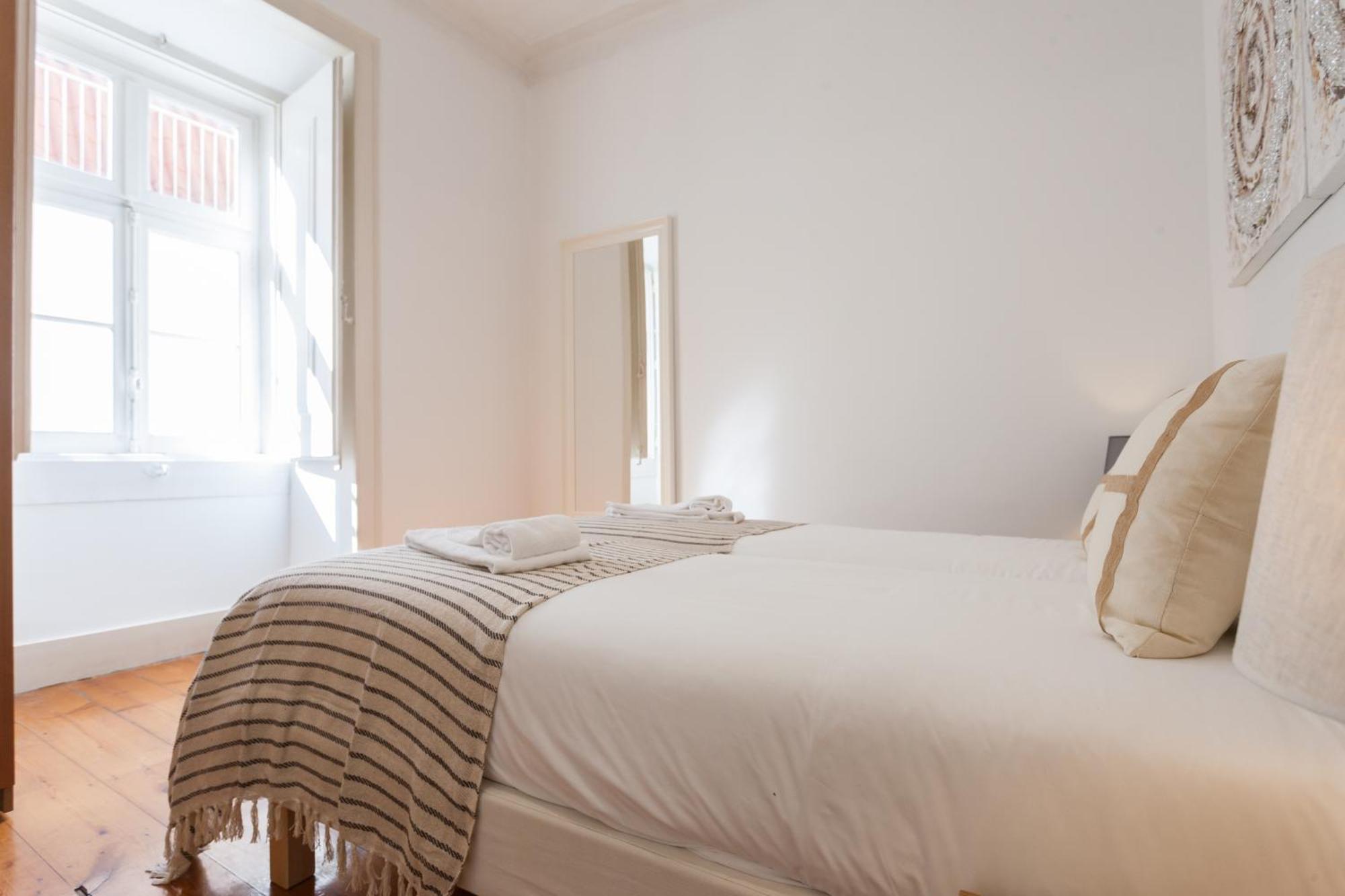 Tejo Vintage Three-Bedroom Apartment - By Lu Holidays Lisboa Εξωτερικό φωτογραφία